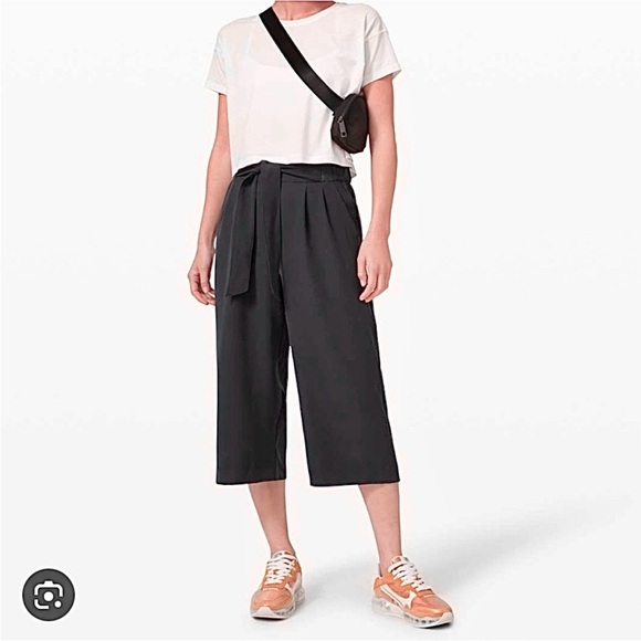 NWT Lululemon Noir Crop- Black SZ 4 - Picture 13 of 13